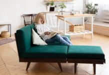 Hygge életérzés a nappaliban kanapé